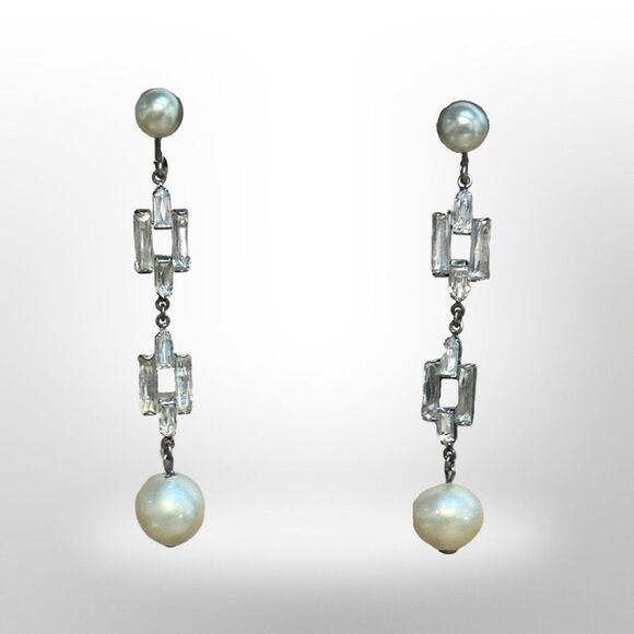 Original vintage screw back earrings. Rhinestones and pearl unsigned . Rare find - Picture 1 of 8
